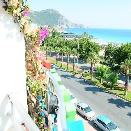 Kleopatra Yildiz 2* אלאניה